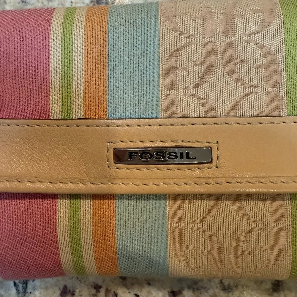 Fossil Leather Canvas Multicolor Folding Wallet - Picture 2 of 9
